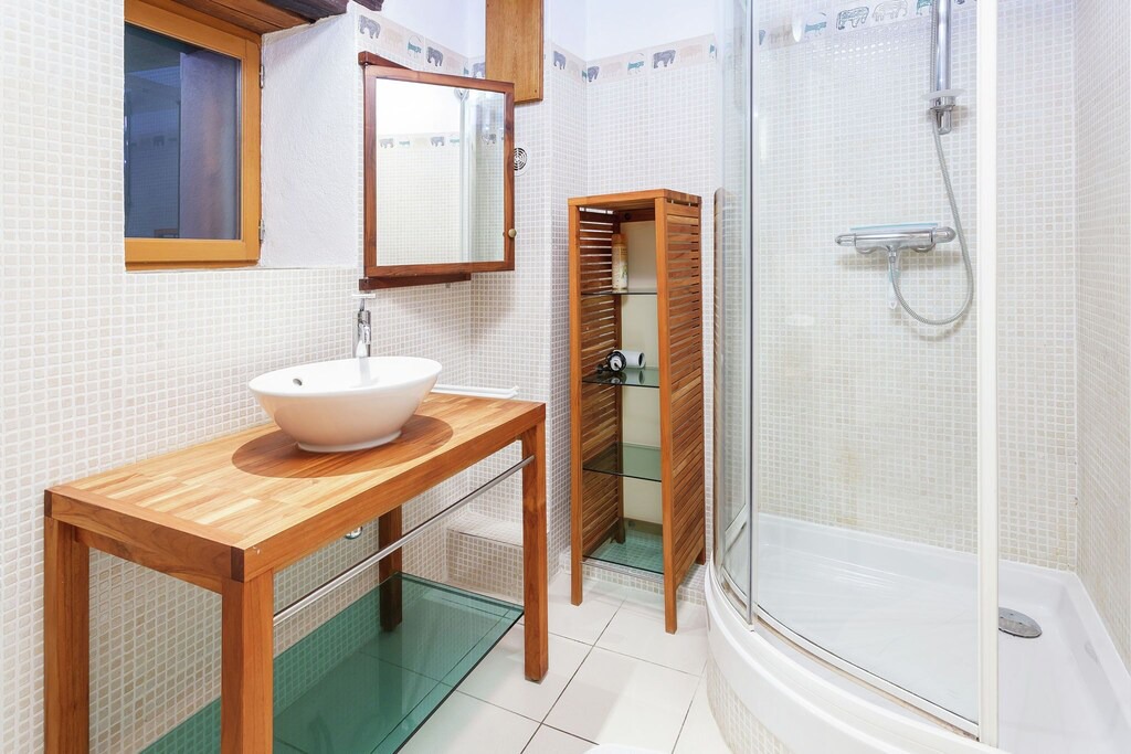 Photo of Bathroom in Connac