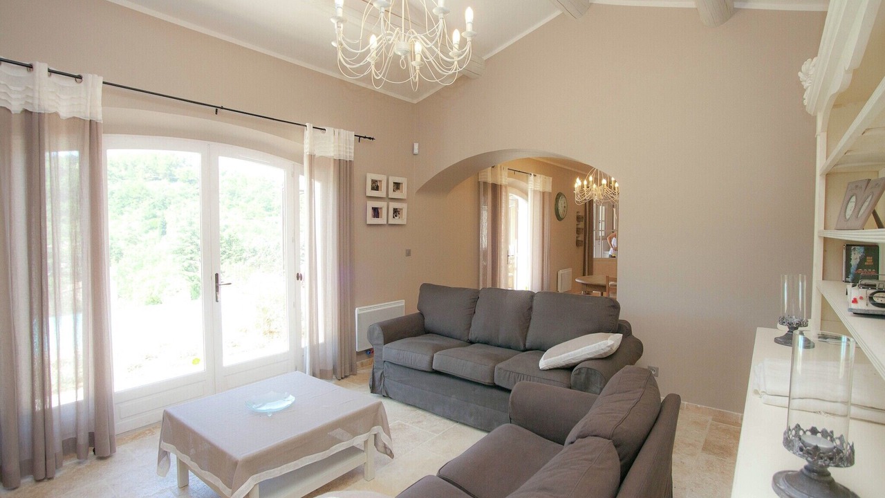 Photo of Livingroom in Apt