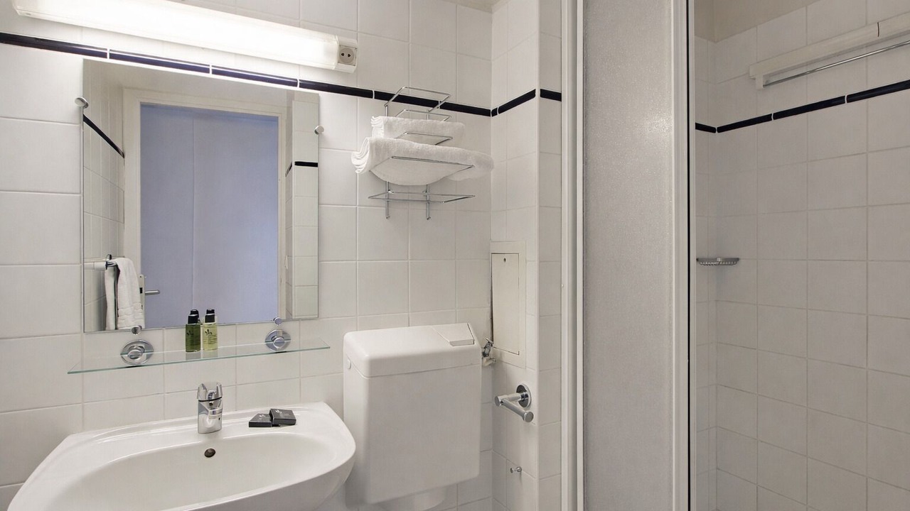 Photo of Bathroom in Les Lilas