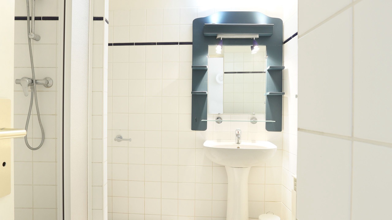 Photo of Bathroom in Les Lilas