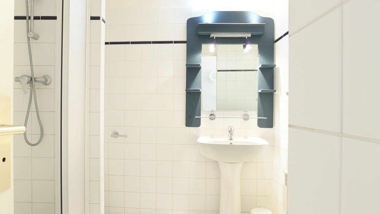 Photo of Bathroom in Les Lilas