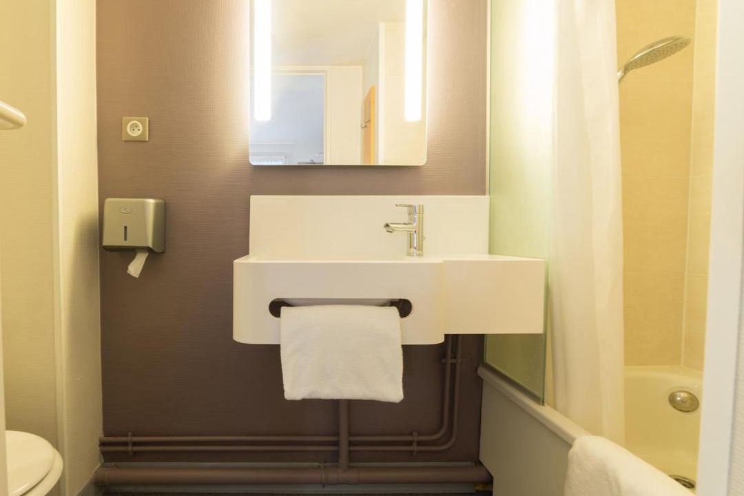 Photo of Bathroom in Moneteau