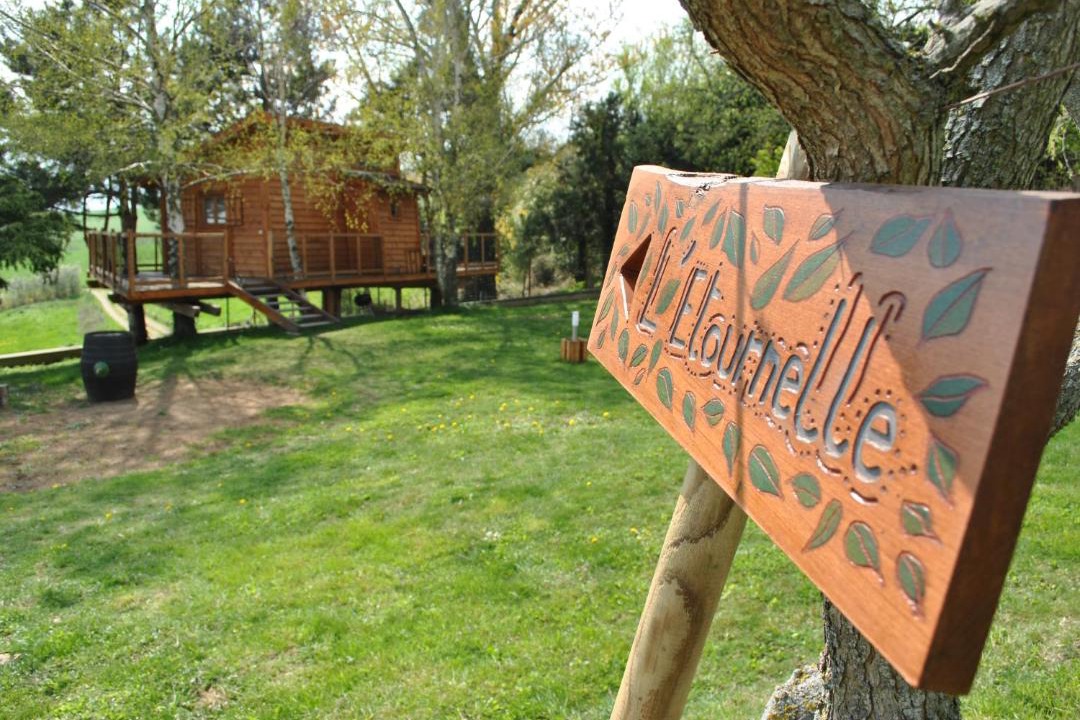 Photo of Others in Chaussan