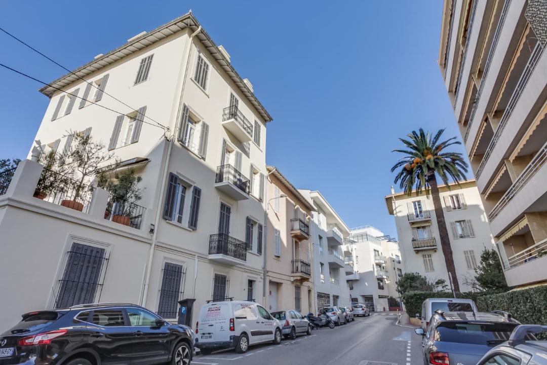 Photo of Buildings in California - Pezou