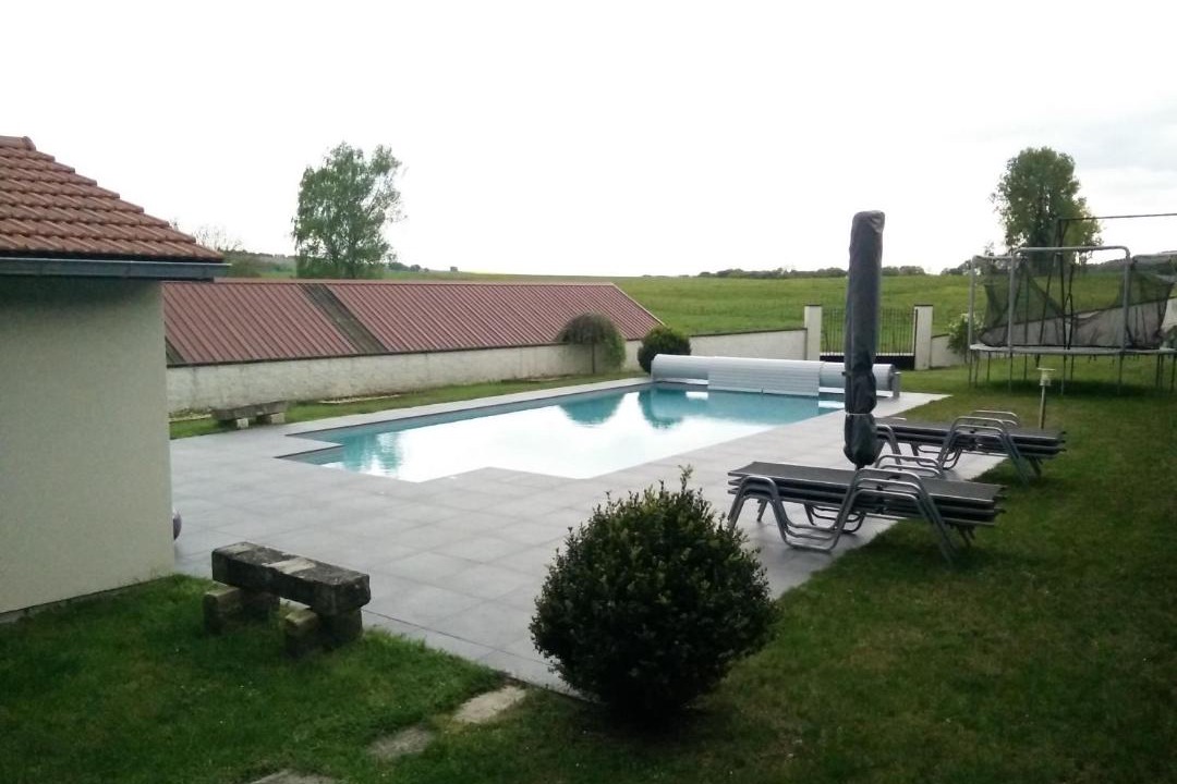 Photo of Others in Hugier