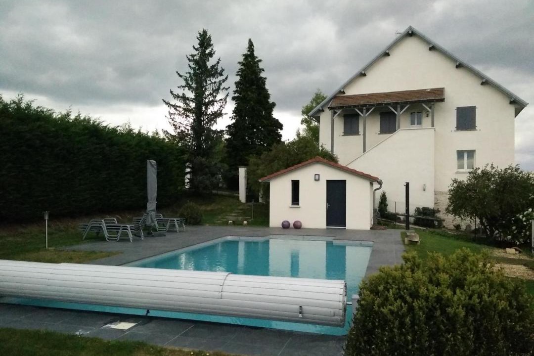 Photo of Others in Hugier