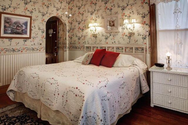 Photo of Bedroom in Seneca Falls