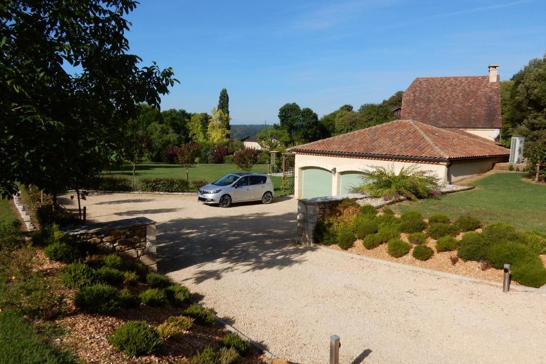 Photo of Others in Bezenac