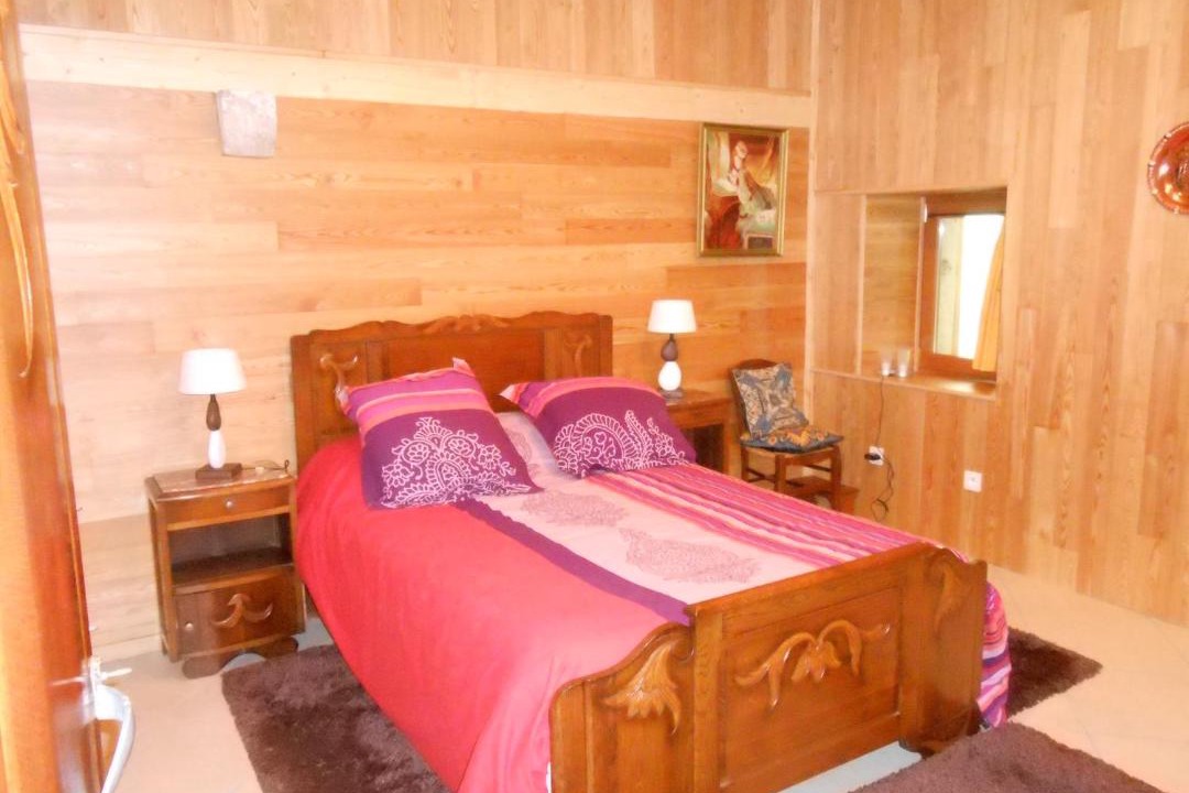 Photo of Bedroom in Hotonnes
