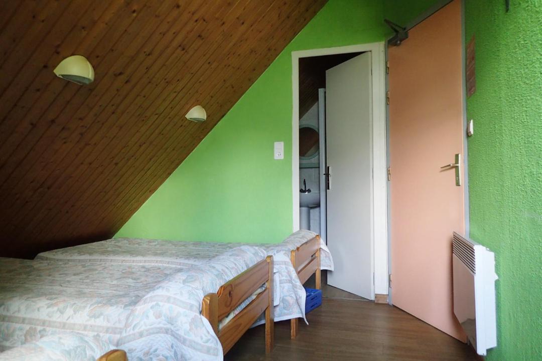 Photo of Others in Grust