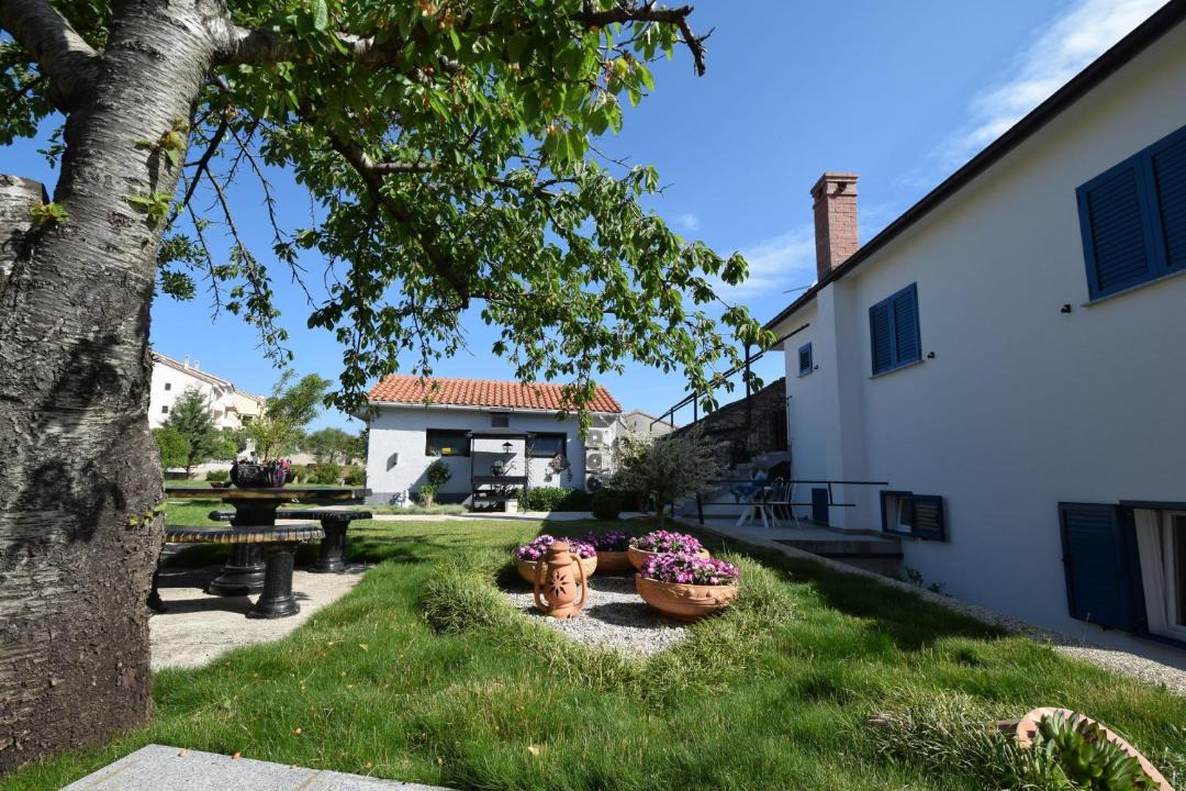 Photo of Others in Porat