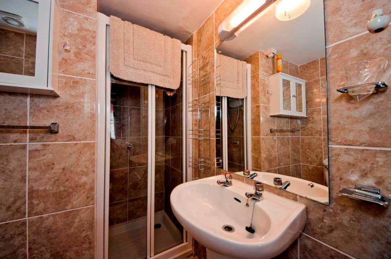 Photo of Bathroom in Torquay City Centre