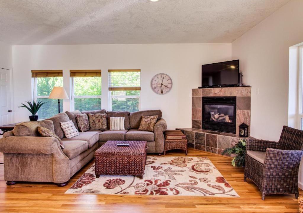 Photo of Livingroom in Agate Beach
