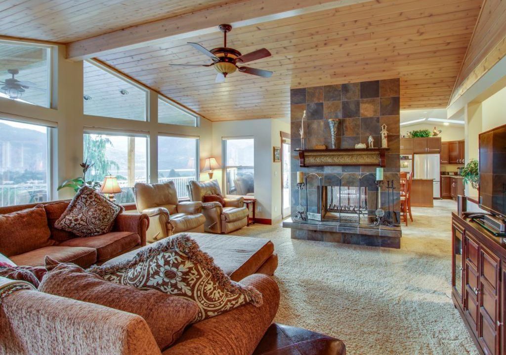 Photo of Others in Manson