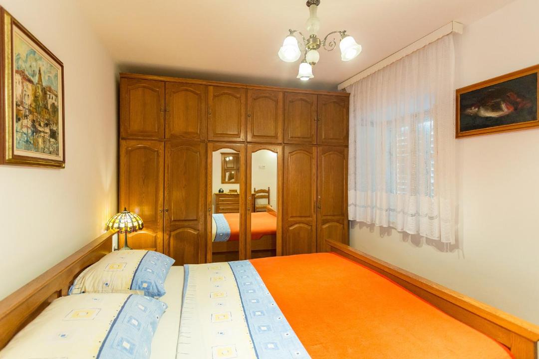 Photo of Bedroom in Pile