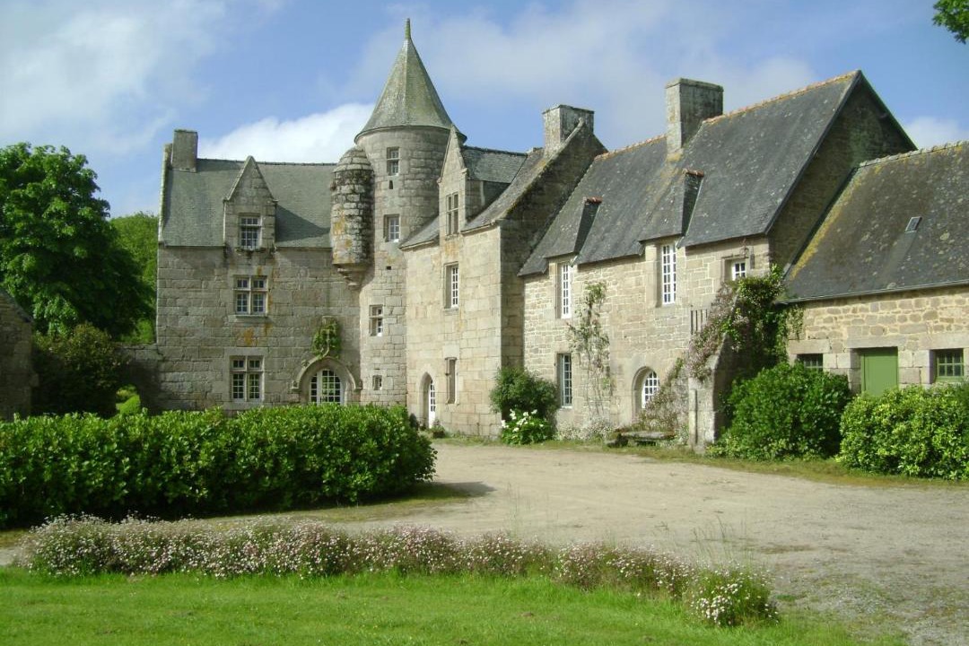 Photo of Buildings in Ploubezre