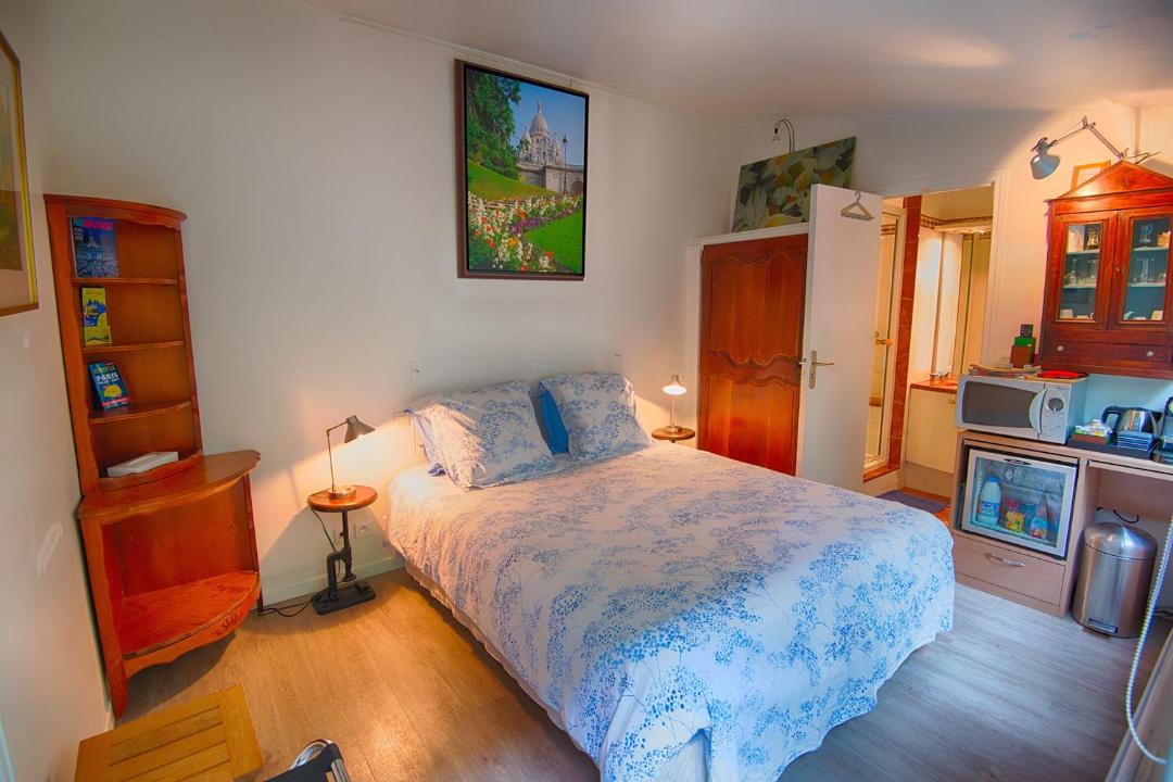 Photo of Bedroom in Clignancourt