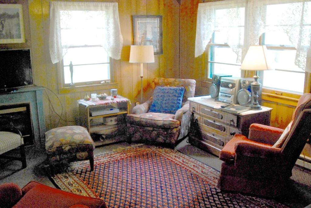 Photo of Livingroom in Dixon