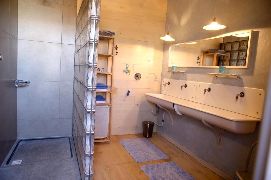 Photo of Bathroom in Villeneuve d'Aveyron