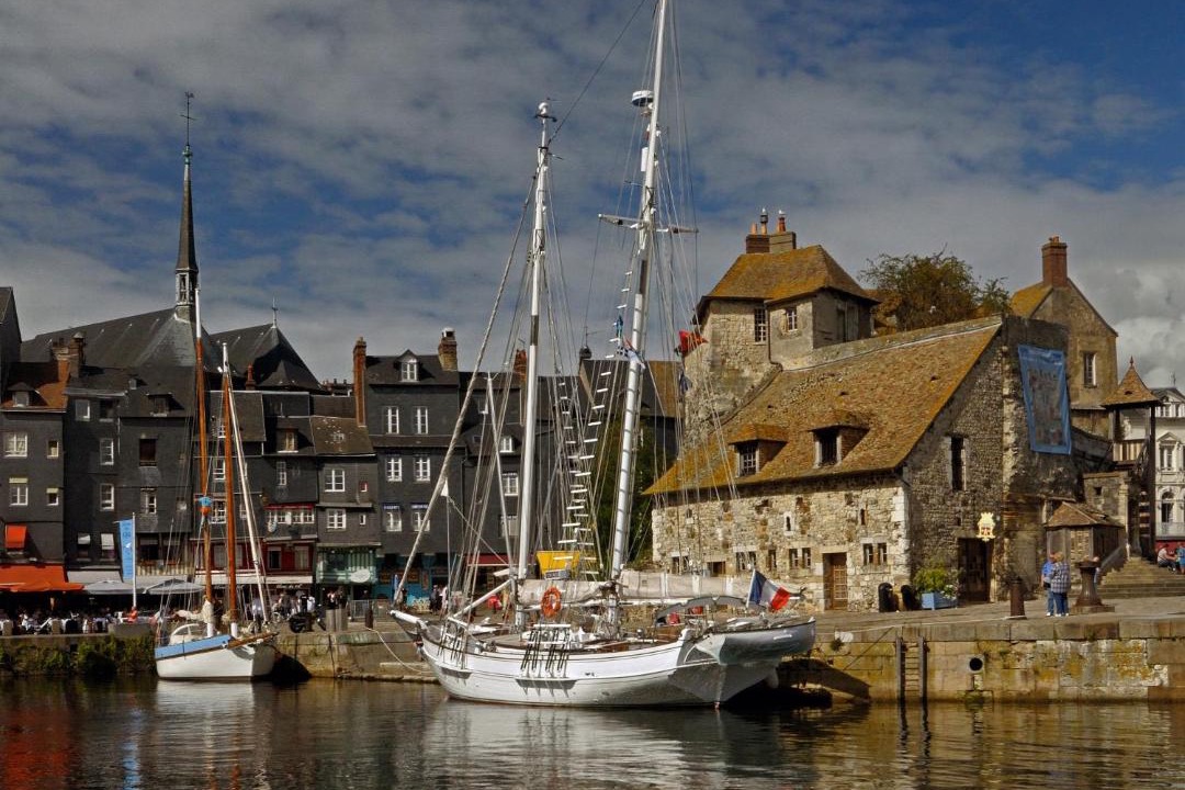 Photo of Buildings in Enclos