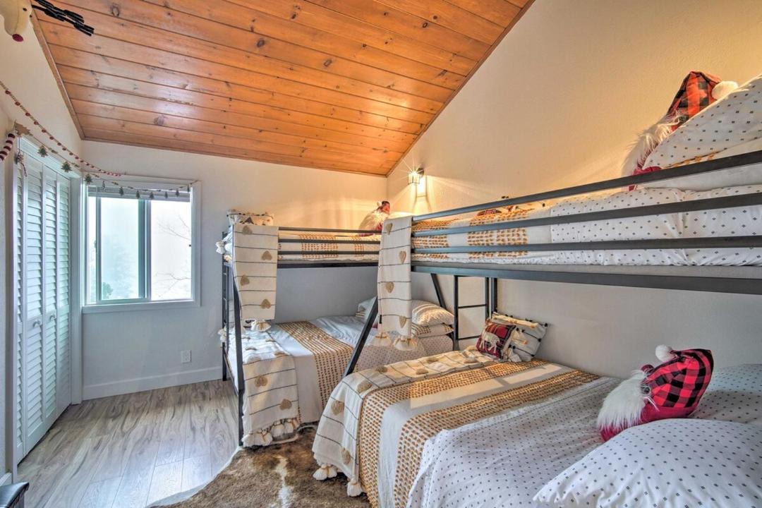 Photo of Bedroom in Crestline