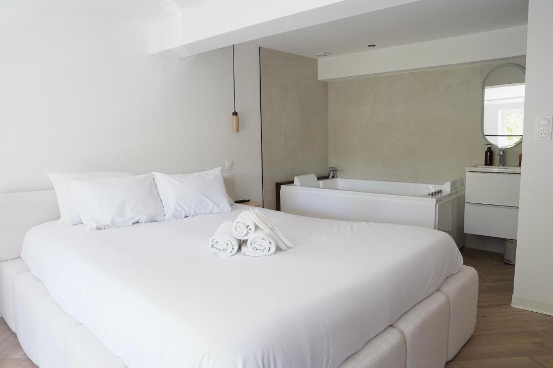 Photo of Bedroom in Charleville-Mezieres