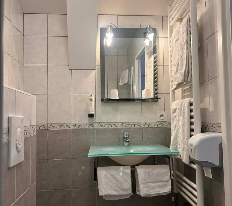 Photo of Bathroom in Saint-Cirgues-en-Montagne