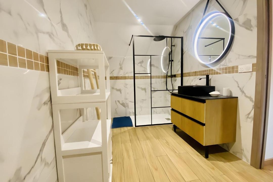 Photo of Bathroom in Saint-Quentin-en-Tourmont