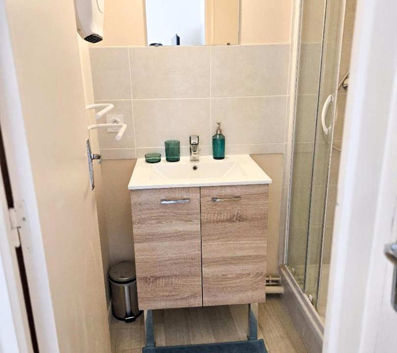 Photo of Bathroom in Saint-Jean Eudes Saint-Gilles