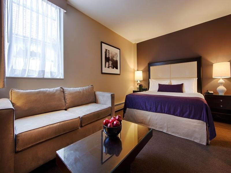 Photo of Bedroom in Great Neck Plaza