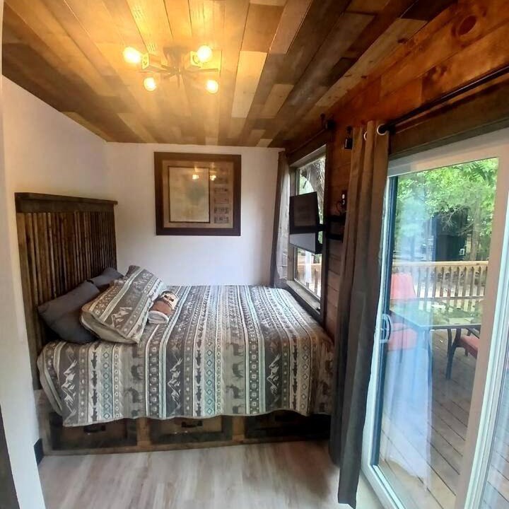 Photo of Bedroom in Plantersville