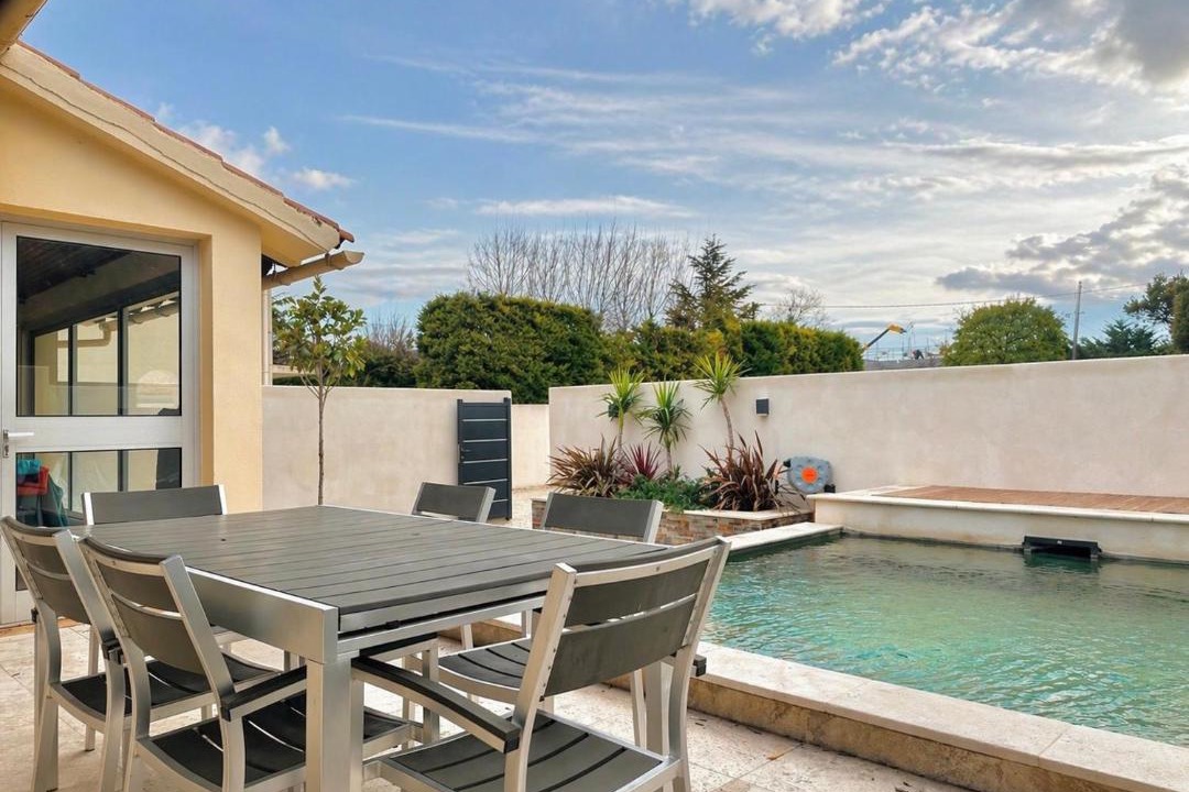Photo of Patio Balcony in Entraigues-sur-la-Sorgue