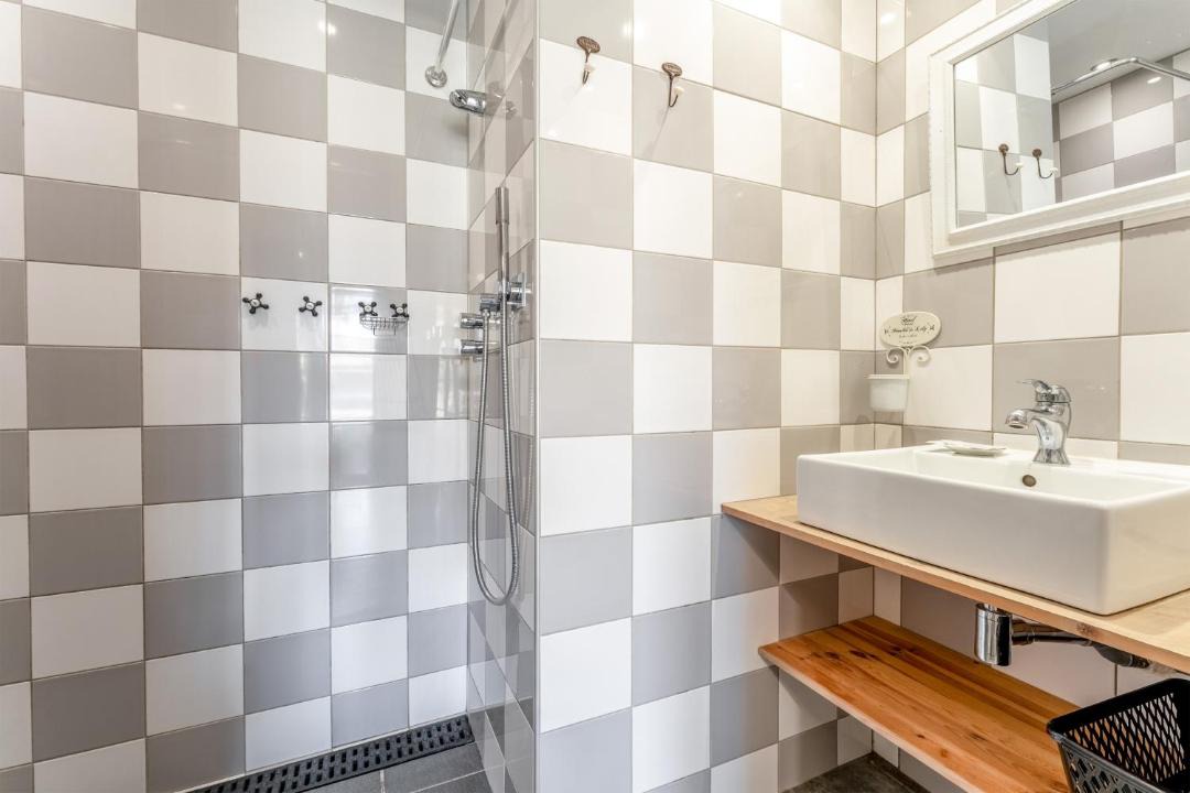 Photo of Bathroom in Tavel