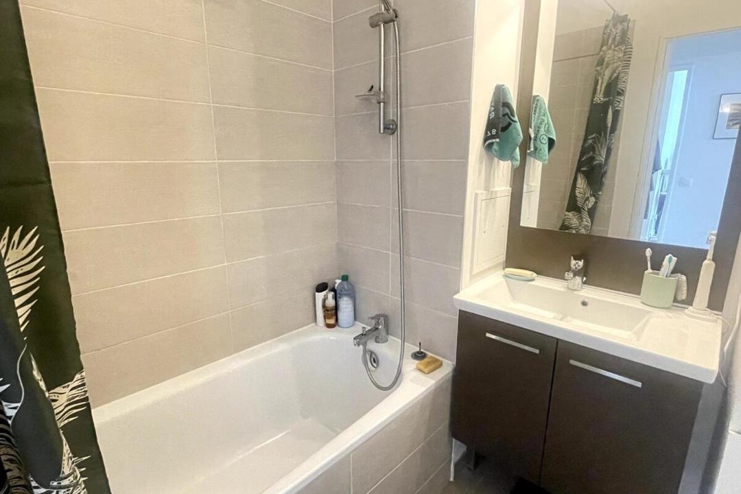 Photo of Bathroom in Pantin