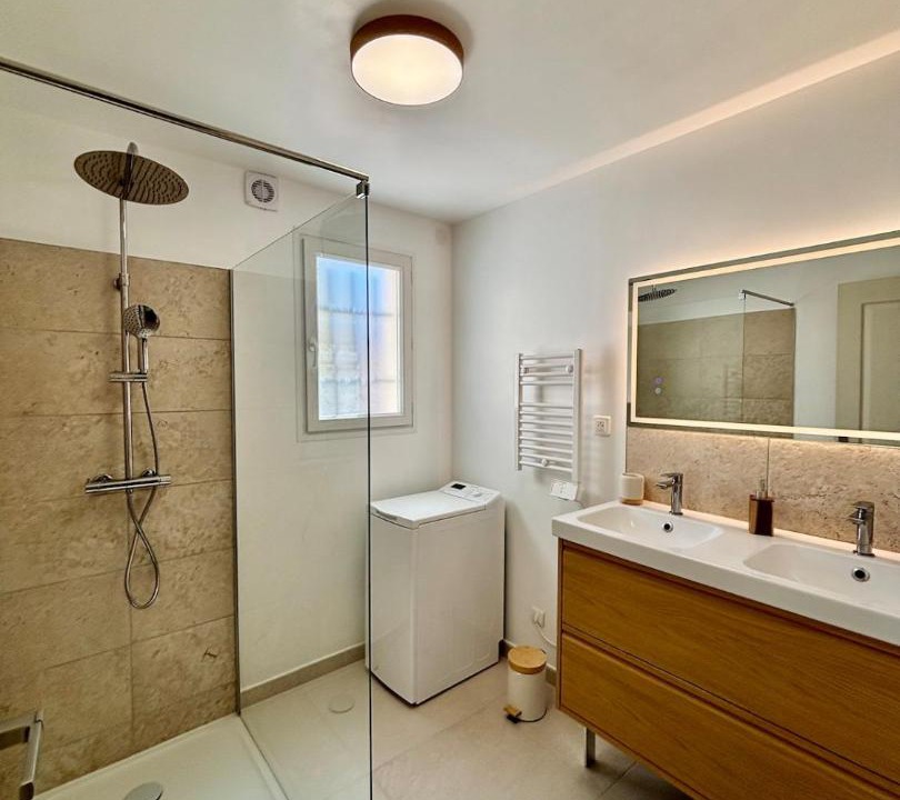 Photo of Bathroom in Cournonterral