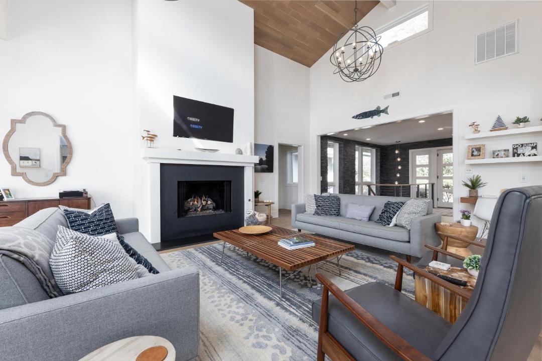 Photo of Livingroom in Cullowhee