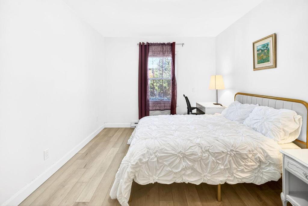 Photo of Bedroom in Cote-Des-Neiges—Notre-Dame-De-Grace