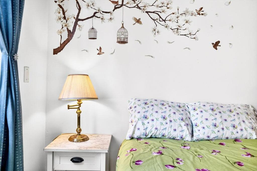 Photo of Bedroom in Cote-Des-Neiges—Notre-Dame-De-Grace