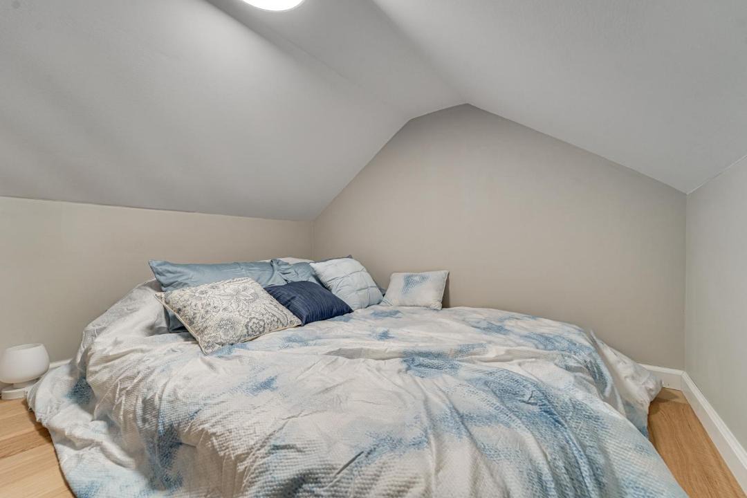 Photo of Bedroom in Laurelton