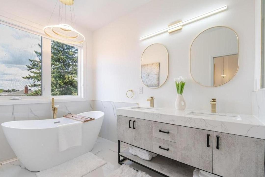 Photo of Bathroom in Oakwood Village