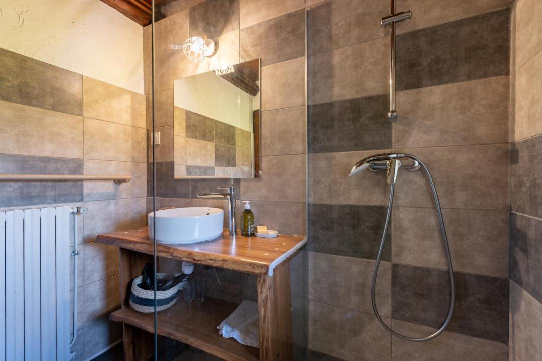 Photo of Bathroom in Campan
