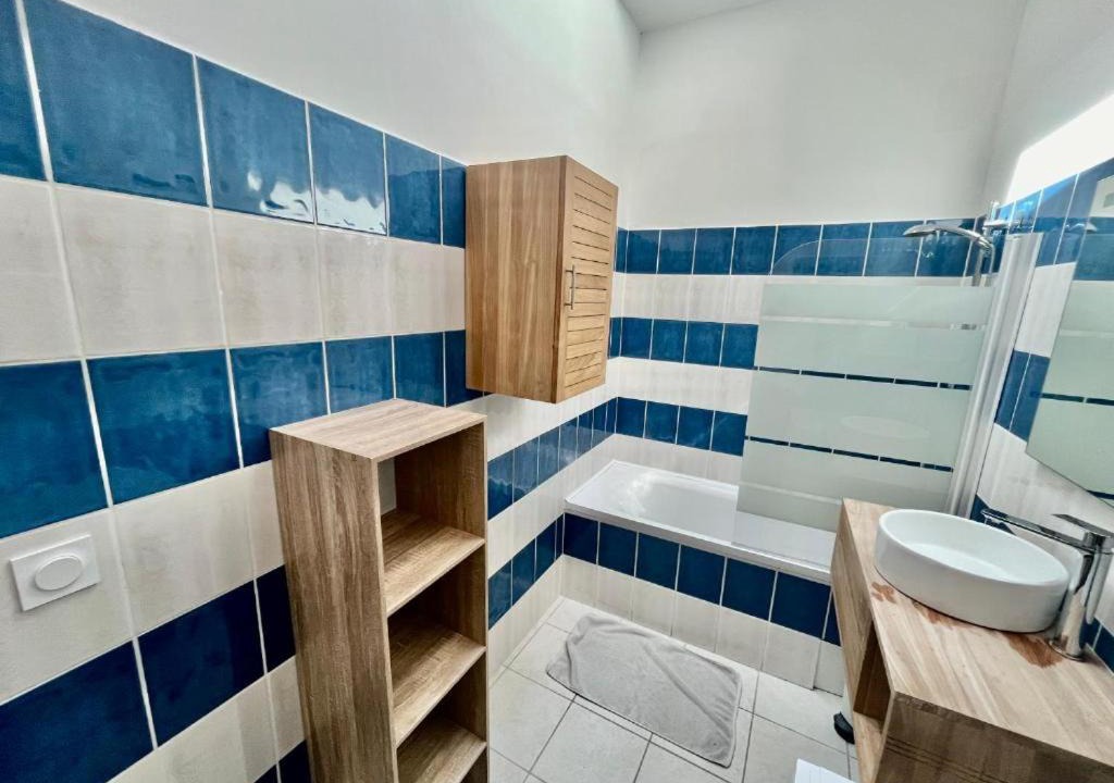 Photo of Bathroom in Sainte-Anne - Faubourg Noyon