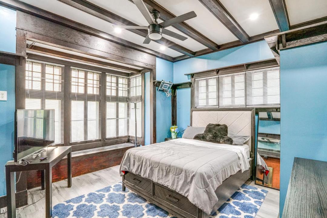 Photo of Bedroom in Stockade Historic District