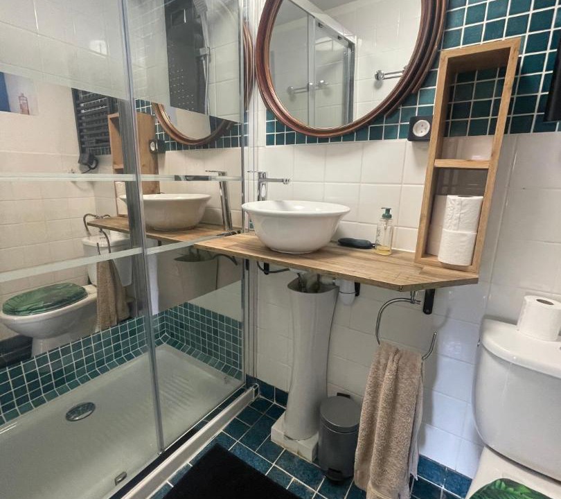 Photo of Bathroom in Pace