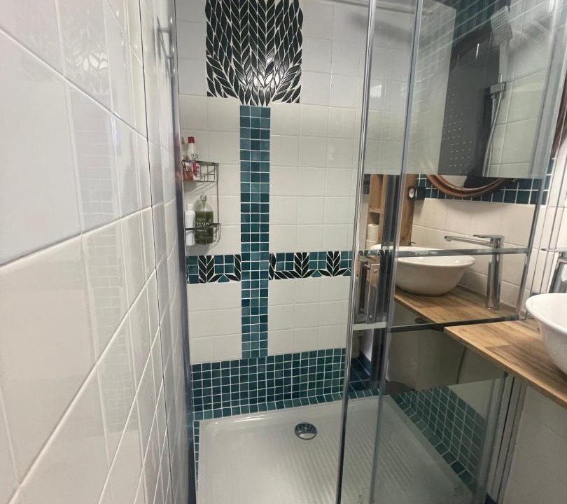Photo of Bathroom in Pace