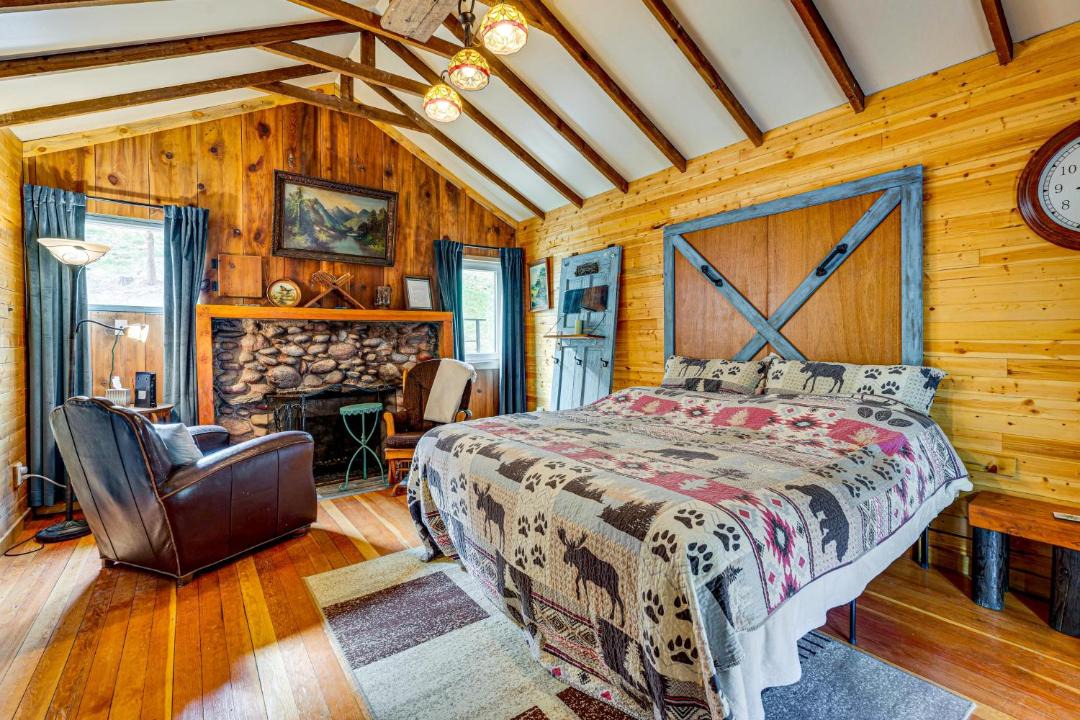 Photo of Bedroom in Drake
