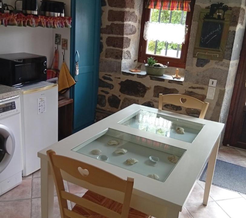 Photo of Kitchen in Saint-Martin-sous-Vigouroux