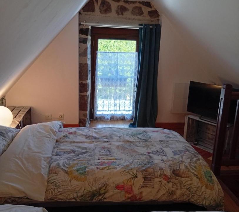 Photo of Bedroom in Saint-Martin-sous-Vigouroux