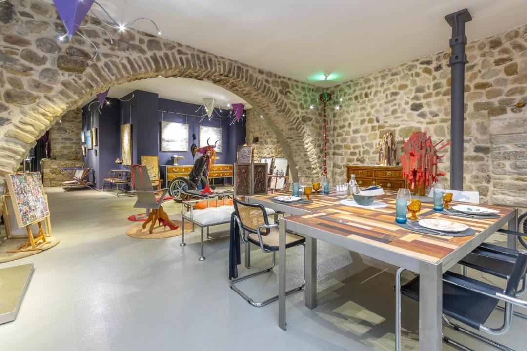 Photo of Others in Besalu
