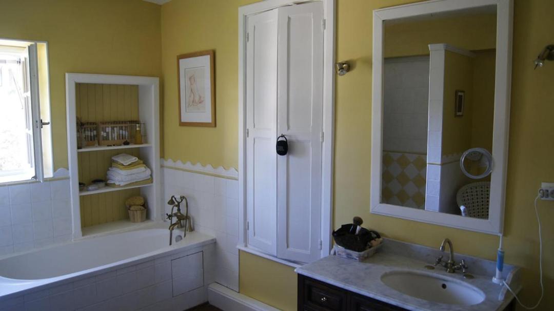 Photo of Bathroom in Us